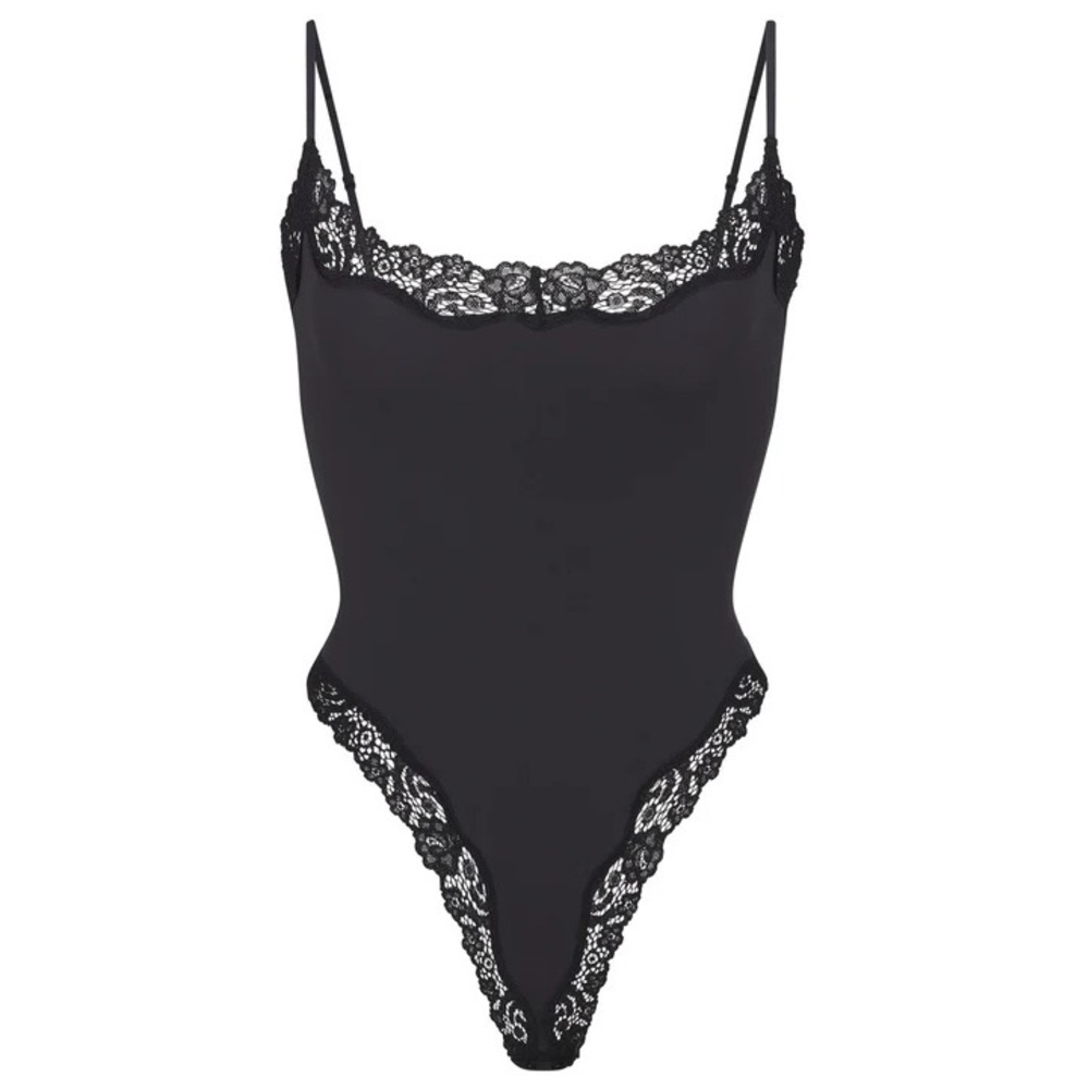 Skims fits everybody lace cami bodysuit Onyx
Black
M